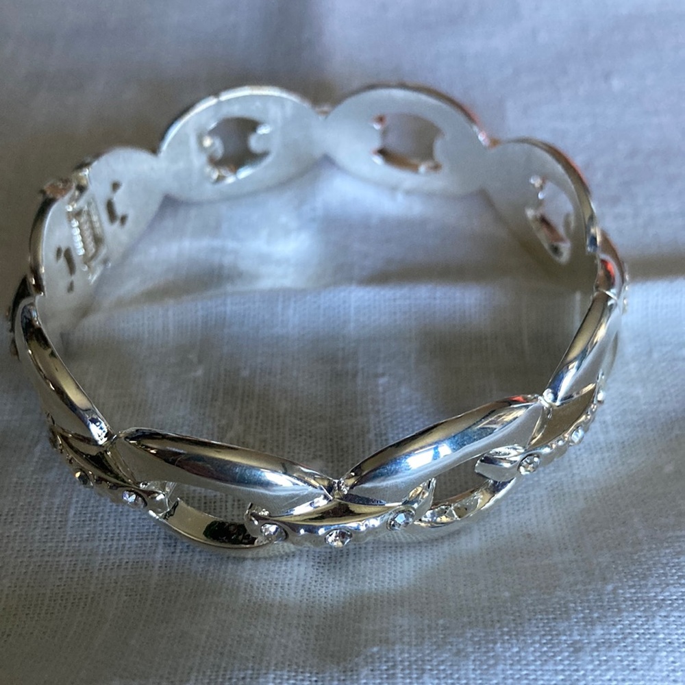 NWOT shiny silvertone round bracelet has oval shapes w/ rhinestone lines $22 - Picture 2 of 5